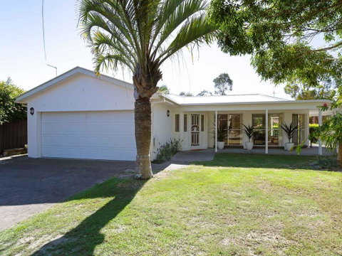 Bonito', 26 Bonito Street - Pet Friendly Housewith Aircon - Rental Cars 0