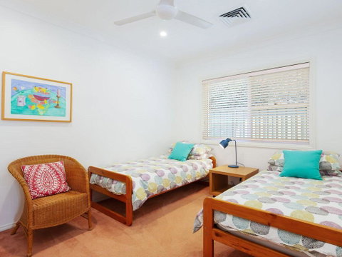 Bonito', 26 Bonito Street - Pet Friendly Housewith Aircon - Rental Cars 3