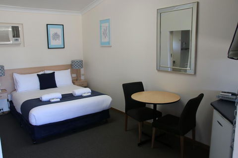 Border Motel - Rental Cars 0