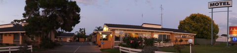 Bordertown Dukes Motorinn - Rental Cars 0