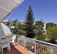 Bright  comfortable in quiet location - Rental Cars