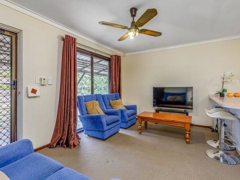 Bright, Neat & Convenient House - Rental Cars 0