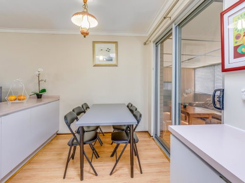 Bright, Neat & Convenient House - Rental Cars 2