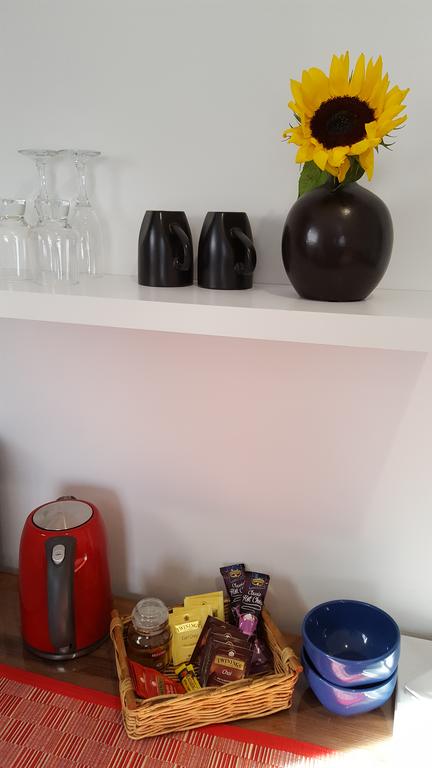 Brightwater Room For Rent On The Sunshine Coast - Rental Cars 2