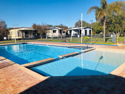 Broadwater Beach Cottage With WiFi - Rental Cars 0