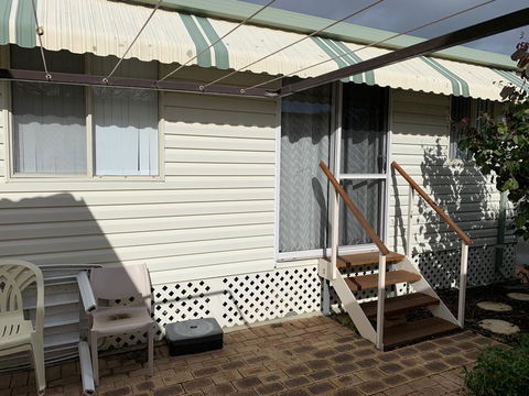 Broadwater Beach Cottage With WiFi - Rental Cars 3