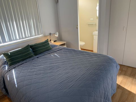 Broadwater Beach Cottage With WiFi - Rental Cars 2