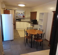 Burt St gardens - Rental Cars