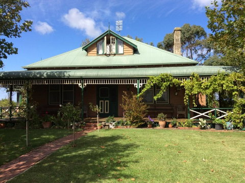 Butterfly Farm Bed And Breakfast Nirranda - Rental Cars 0