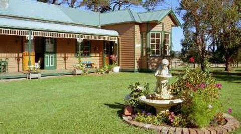 Butterfly Farm Bed And Breakfast Nirranda - Rental Cars 1