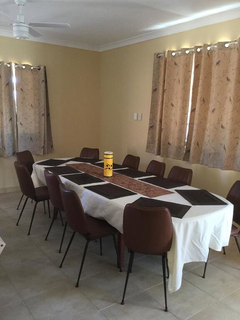 Caretakers Cottage Budget Accommodation - Rental Cars 1