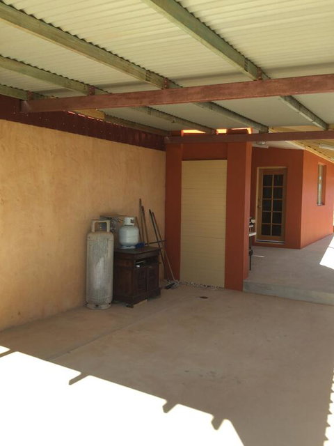 Caretakers Cottage Budget Accommodation - Rental Cars 2