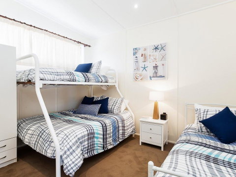 Casa Martins', 219 Foreshore Drive - Absolute Waterfront House - Rental Cars 3