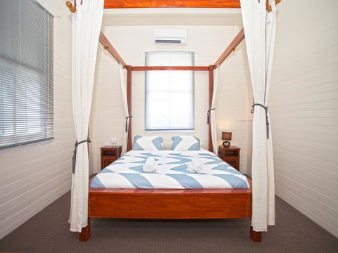 CBD Holiday Home - Rental Cars 1