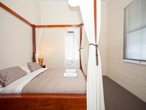 CBD Holiday Home - Rental Cars 2