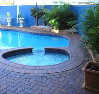 Centrepoint Motor Inn - Rental Cars