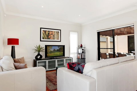 Chateau Shiraz - Rental Cars 2