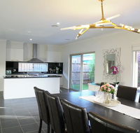 Classic 6BRM Villa in Melbourne - Rental Cars
