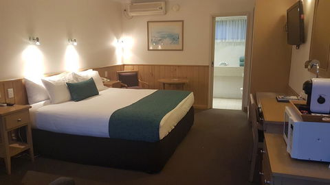 Coal Valley Motor Inn - Rental Cars 1