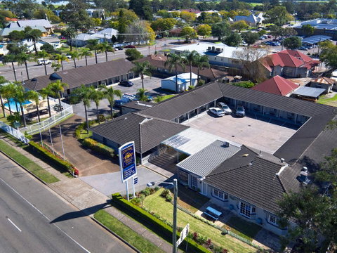 Colonial Terrace Motor Inn - Rental Cars 0