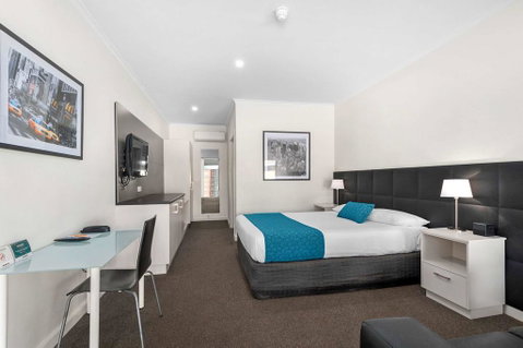Comfort Inn & Suites Manhattan - Rental Cars 0