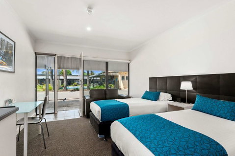 Comfort Inn & Suites Manhattan - Rental Cars 3
