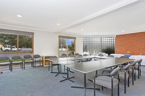 Comfort Inn Lady Augusta - Rental Cars 1
