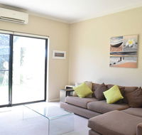 Comfortable 2 Bedroom Unit With Garden - Rental Cars