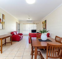 Como Apartments Gladstone - Rental Cars