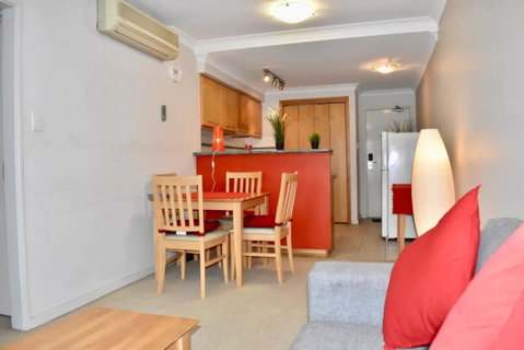 Convenient City Apartment With Pool Gym And Tennis Court - Rental Cars 1
