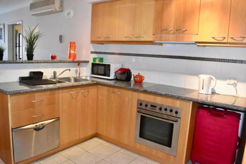 Convenient City Apartment With Pool Gym And Tennis Court - Rental Cars 3