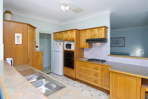 Cook St 4 - Salamander Bay - Rental Cars 3