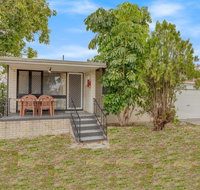 Cosy Neat and Convenient Holiday House - Rental Cars