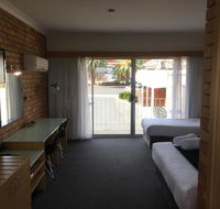 Court Street Motel - Rental Cars