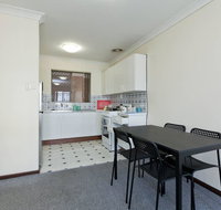 Cozy South Perth Unit next to Perth Zoo - Rental Cars