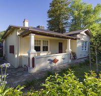 Darling House Castlemaine - Rental Cars