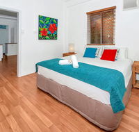 Easy Going Holiday Unit On McKenzie MK6 - Rental Cars