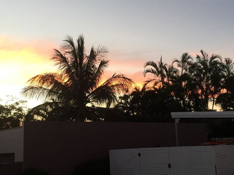 Econo Lodge Beachside - Rental Cars 2