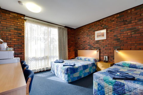 Enfield Motel - Rental Cars 2
