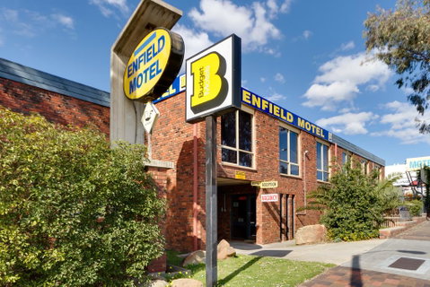 Enfield Motel - Rental Cars 1