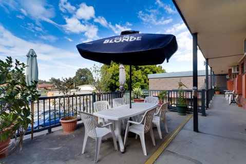Enfield Motel - Rental Cars 3