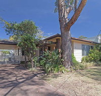 Evan's Retreat' 5 Sandy Point Road - cottage across the road from Sandy Point Beach - Rental Cars