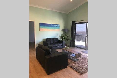 FAIRVIEW COTTAGE 25B - Waterfront Accommodation - Rental Cars 1