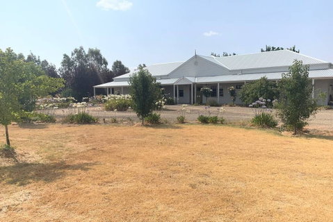 Farm House At The Gateway To The King Valley - Rental Cars 2