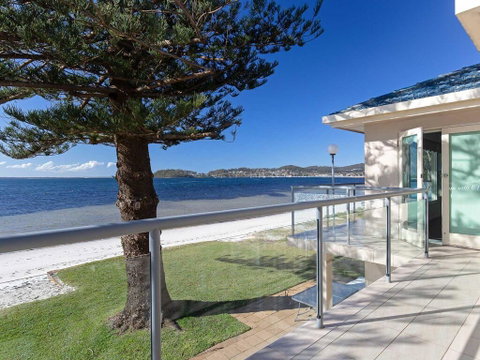 Filoli', 91 Foreshore Drive - Huge Waterfront Home - Rental Cars 0