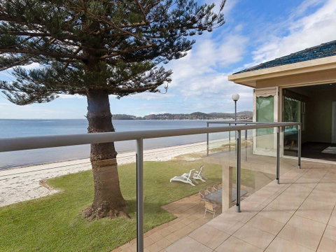 Filoli', 91 Foreshore Drive - Huge Waterfront Home - Rental Cars 2