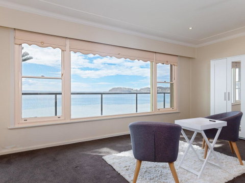 Filoli', 91 Foreshore Drive - Huge Waterfront Home - Rental Cars 1