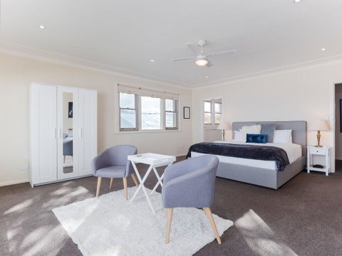 Filoli', 91 Foreshore Drive - Huge Waterfront Home - Rental Cars 3