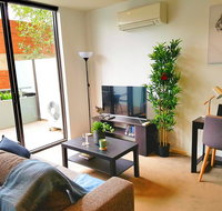 FITZROY FANTASTIC 1BR APT with FREE WINE NETFLIX WIFI close to TRAMS COLES - Rental Cars