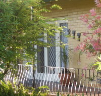 Flying Spur Motel - Rental Cars